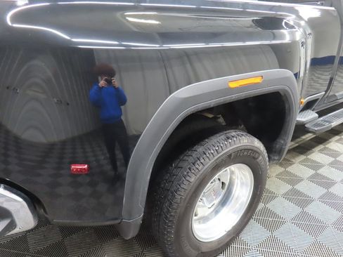 Used 2024 GMC Sierra 3500 SLT w/ SLT Premium Package image 33