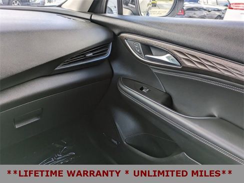 Used 2023 Buick Envision Avenir image 19