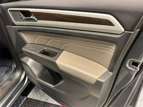 Certified 2022 Volkswagen Atlas SE image 11