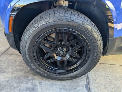 Used 2023 Land Rover Defender 110 image 9