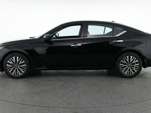 Used 2025 Nissan Altima 2.5 SV image 5