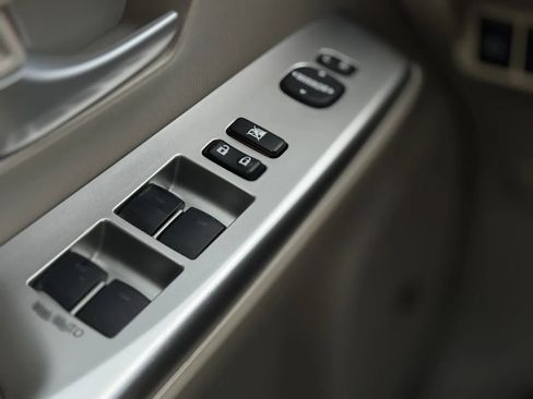 Used 2014 Toyota Prius V Five image 22