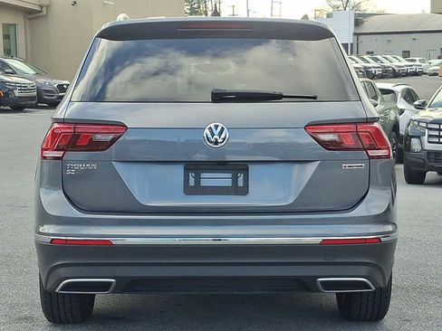 Used 2021 Volkswagen Tiguan SE w/ Panoramic Sunroof Package image 5