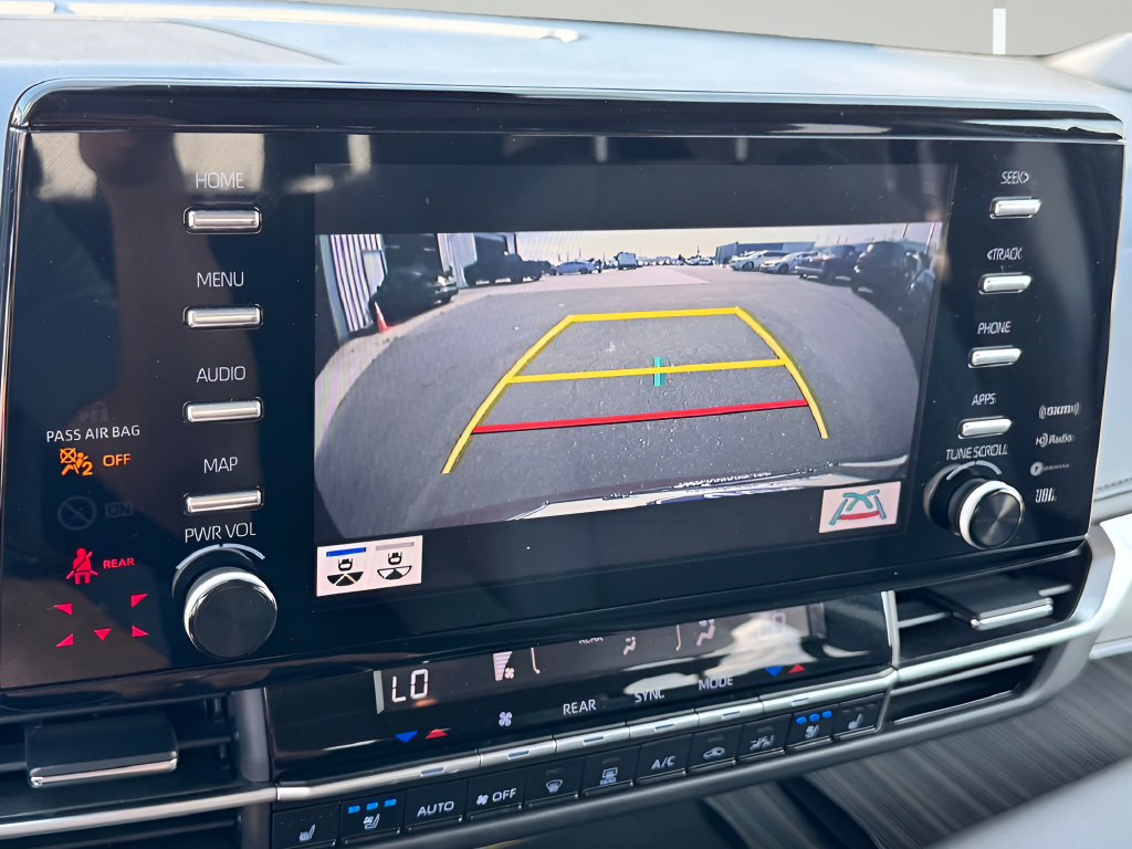 Used 2022 Toyota Sienna Limited FWD image 17