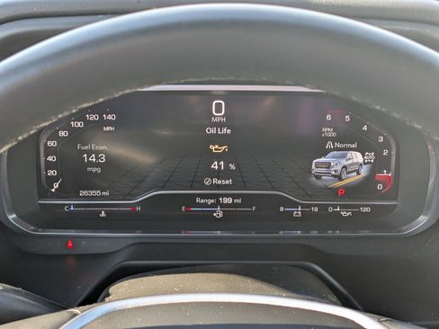 Used 2023 GMC Yukon SLT w/ SLT Premium Package image 16