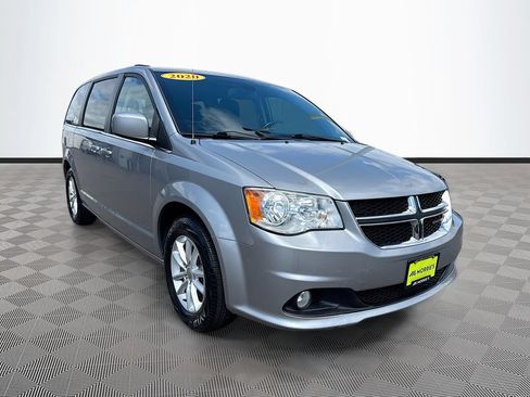 Used 2020 Dodge Grand Caravan SXT FWD image 3