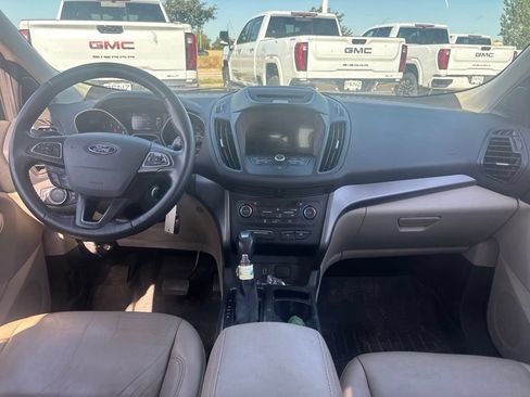 Used 2017 Ford Escape SE w/ SE Leather Comfort Package AWD/4WD image 9
