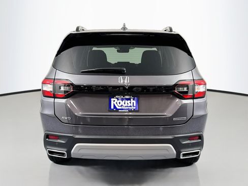 Certified 2025 Honda Pilot Touring image 6