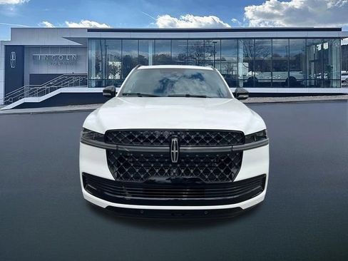 New 2027 Lincoln Navigator Reserve w/ Jet Appearance Package AWD/4WD image 2