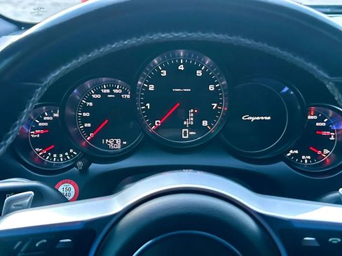 Used 2018 Porsche Cayenne AWD/4WD image 29