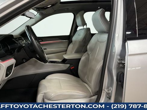 Used 2021 Jeep Grand Cherokee L Overland w/ Luxury Tech Group IV AWD/4WD image 16