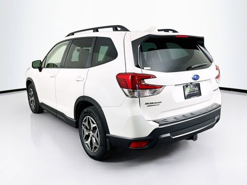 Used 2023 Subaru Forester Premium AWD/4WD image 5