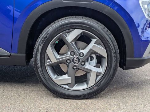 Used 2025 Hyundai Venue Limited FWD image 7