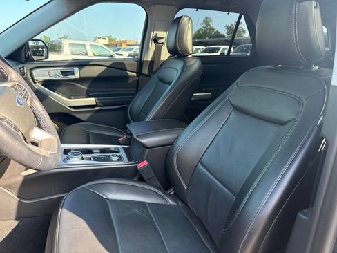 Used 2022 Ford Explorer Limited w/ Equipment Group 301A AWD/4WD image 9