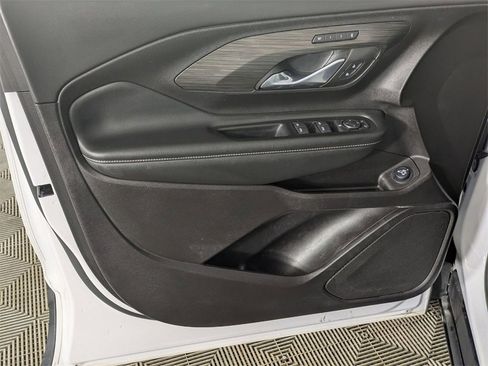 Used 2024 GMC Terrain SLT image 14