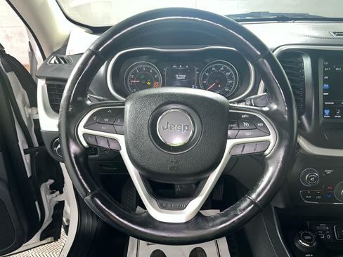 Used 2014 Jeep Cherokee Latitude w/ Comfort/Convenience Group AWD/4WD image 16