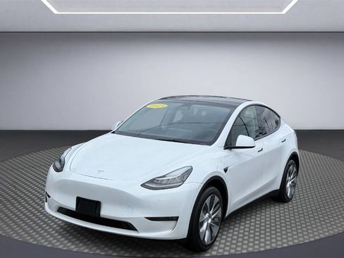 Used 2023 Tesla Model Y Long Range image 3