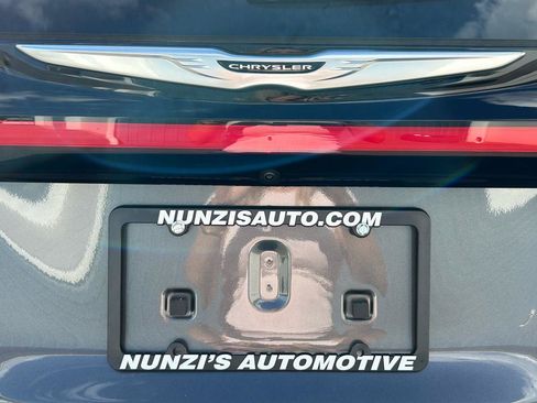 Used 2022 Chrysler Pacifica Touring-L FWD image 40