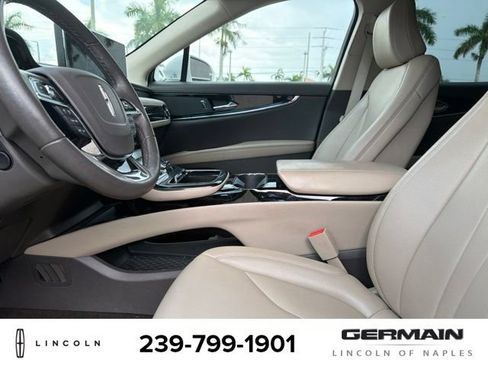 Used 2023 Lincoln Nautilus FWD w/ Premium Package image 12