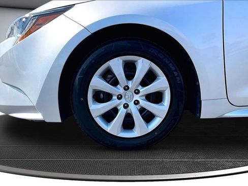 Used 2023 Toyota Corolla LE image 31