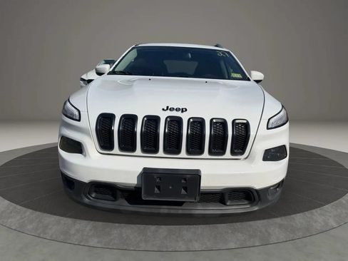 Used 2017 Jeep Cherokee Latitude w/ True North Edition AWD/4WD image 2
