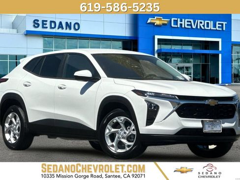 New 2026 Chevrolet Trax LS w/ LS Convenience Package FWD image 1
