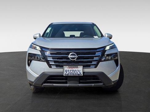 Used 2025 Nissan Rogue SV FWD image 2