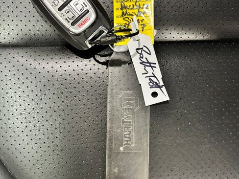 Used 2023 Chrysler Pacifica Touring-L FWD image 25