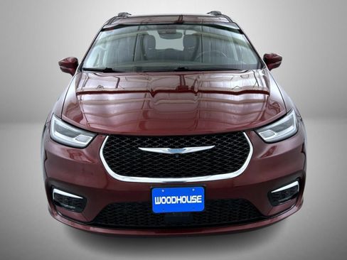 Used 2021 Chrysler Pacifica Touring-L image 2