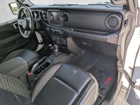 Used 2022 Jeep Wrangler Unlimited Sahara AWD/4WD image 22