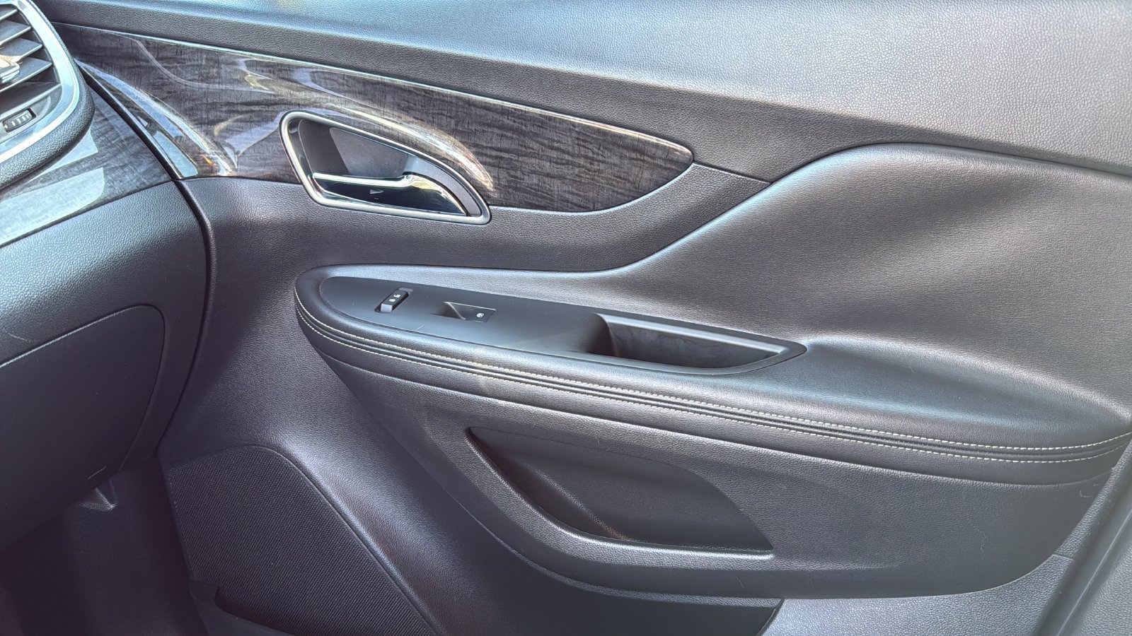 Used 2013 Buick Encore Convenience FWD image 21
