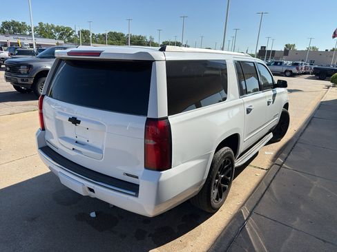 Used 2018 Chevrolet Suburban Premier AWD/4WD image 5
