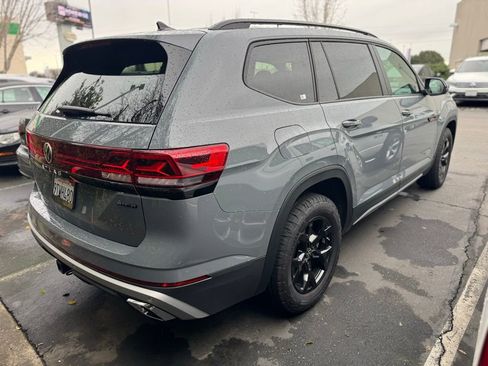 Certified 2025 Volkswagen Atlas Peak Edition SE image 6