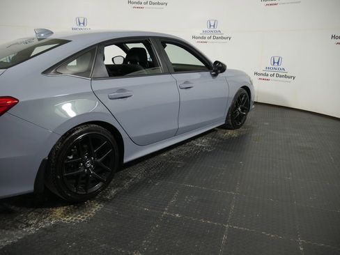 Used 2023 Honda Civic Sport image 4