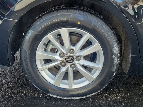 Certified 2025 Toyota Camry LE image 6