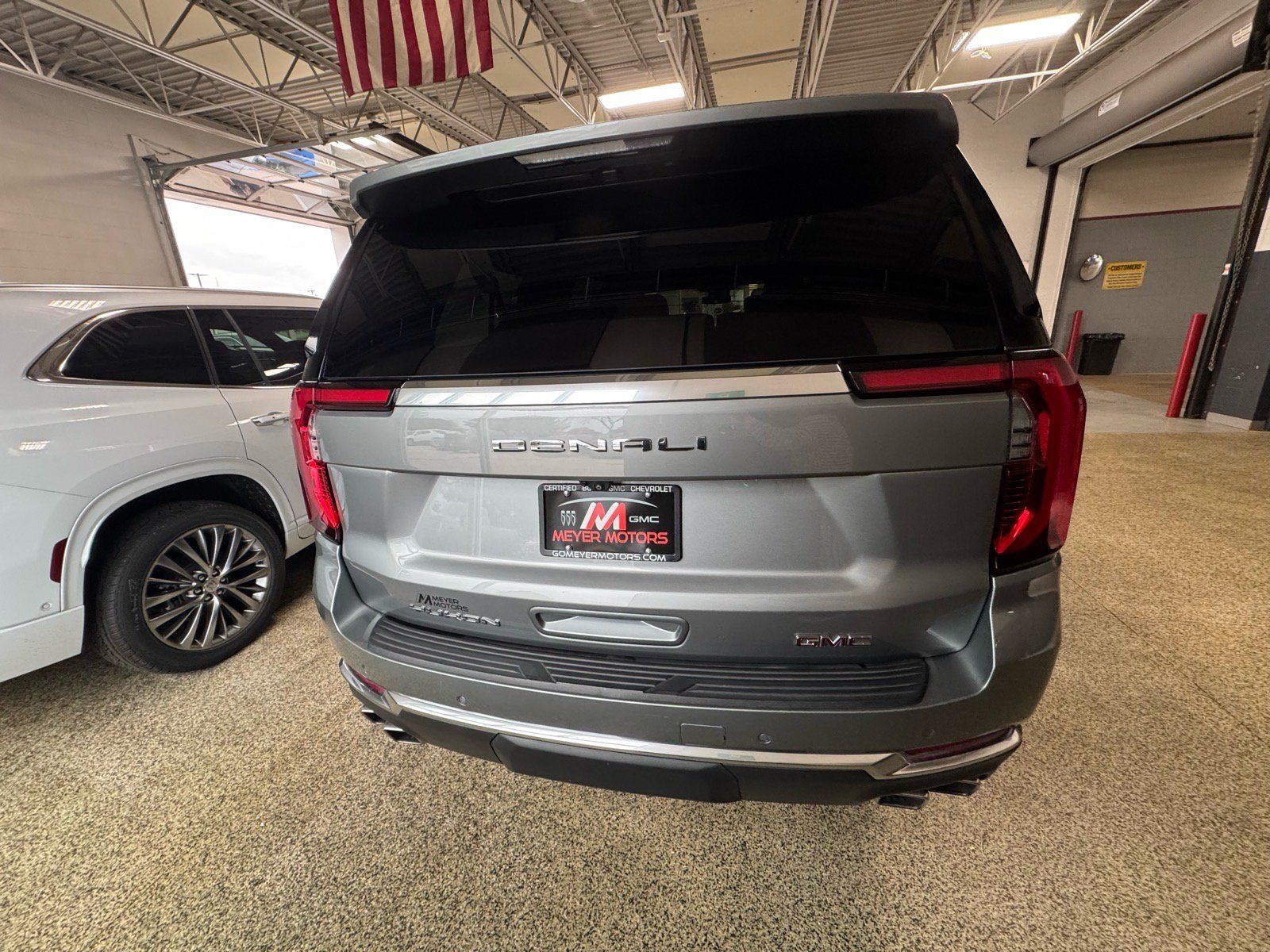 Used 2025 GMC Yukon XL Denali w/ Sun & Power Step Package AWD/4WD image 6