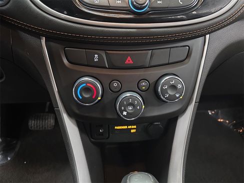 Certified 2020 Chevrolet Trax LT w/ LT Convenience Package image 23