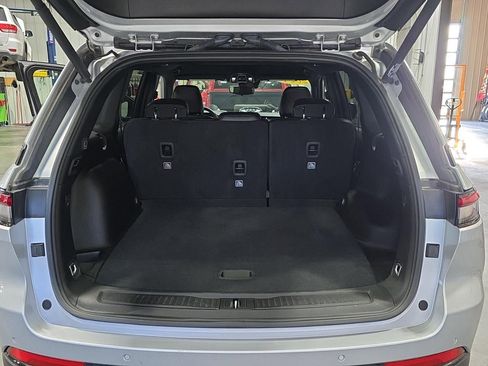 Used 2024 Jeep Grand Cherokee Altitude image 23