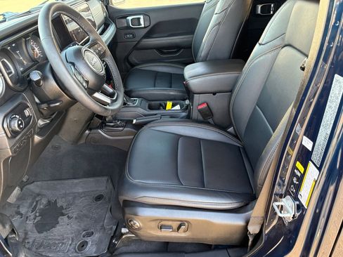 Used 2025 Jeep Gladiator Sport image 32