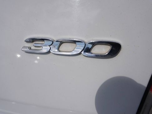 Used 2020 Chrysler 300 Limited image 32