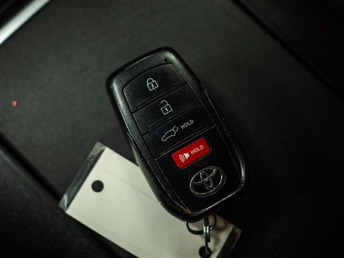 Used 2024 Toyota Highlander Limited AWD/4WD image 22