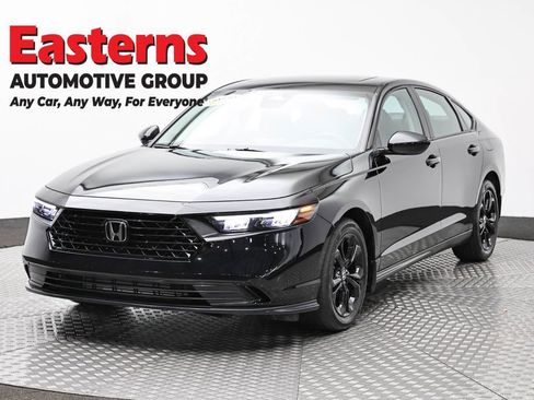 Used 2025 Honda Accord SE image 1