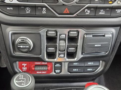 Used 2025 Jeep Wrangler Unlimited Rubicon AWD/4WD image 25