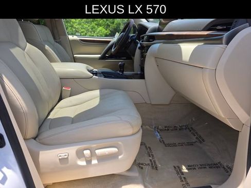 Used 2021 Lexus LX 570 4WD w/ Luxury Package image 10