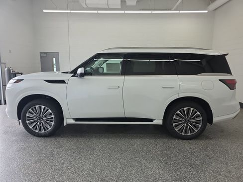 New 2026 INFINITI QX80 Luxe w/ Cargo Package RWD image 2
