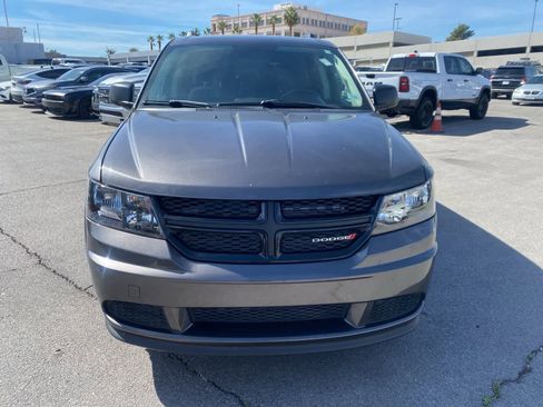 Used 2018 Dodge Journey SE w/ Connectivity Group image 2