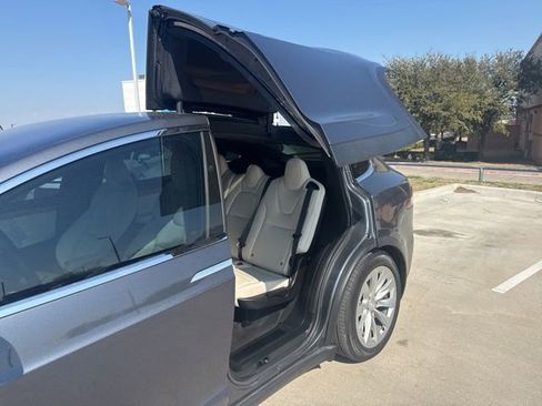 Used 2020 Tesla Model X Long Range image 7