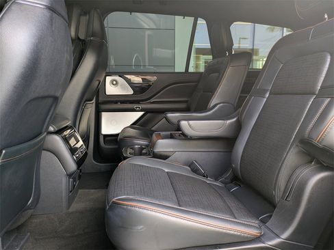 Certified 2025 Lincoln Aviator Black Label image 16