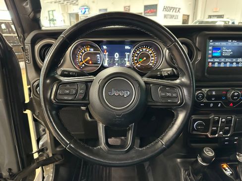 Used 2021 Jeep Gladiator Sport image 16