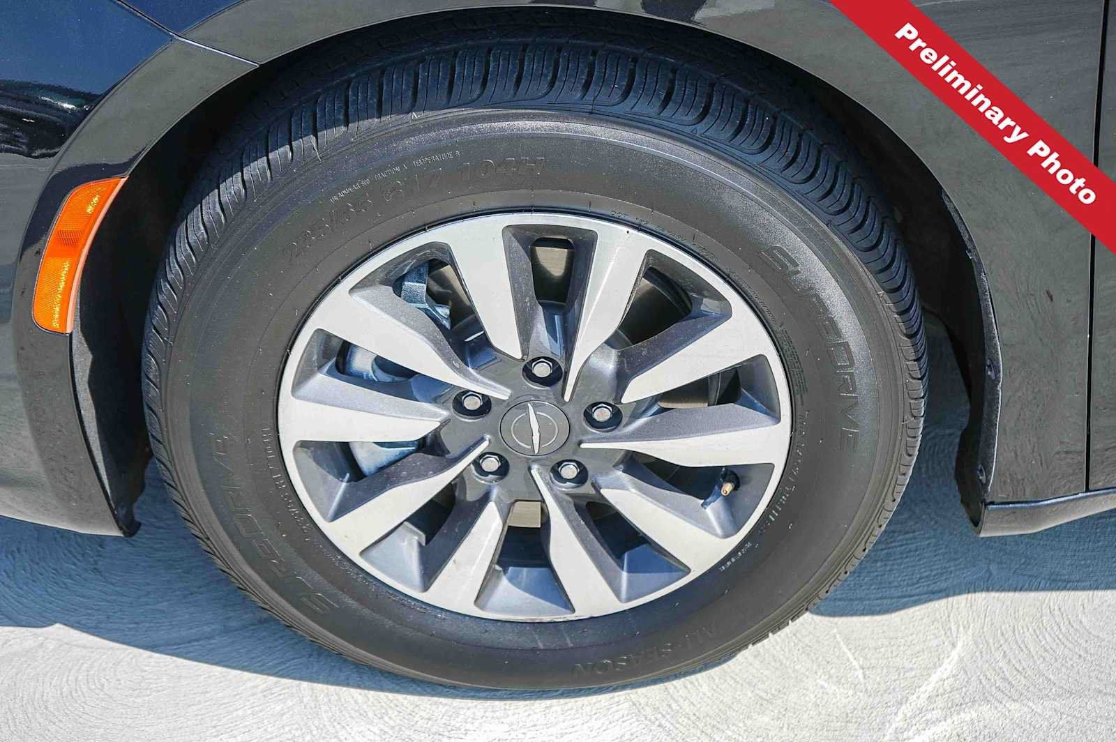 Used 2023 Chrysler Pacifica Limited FWD image 11